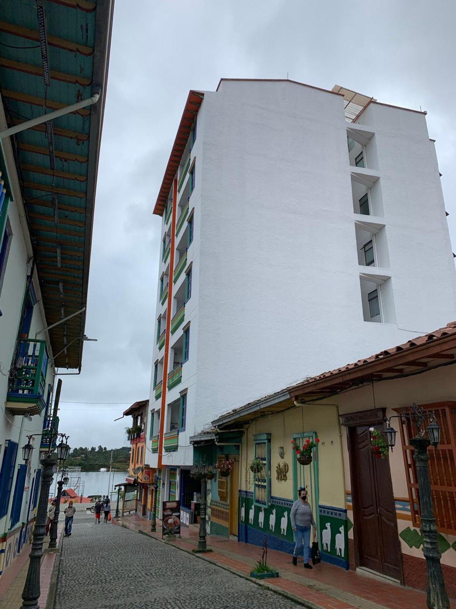 Apartamentos San Jose Vistal Al Lago, Cerca Del Parque. Guatape. ภายนอก รูปภาพ